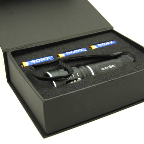 LEUCHTWERT LED Taschenlampe PL25 – 10 W, 700 Lumen, Zoom-Funktion, Inkl. Batterien & Notfallhammer